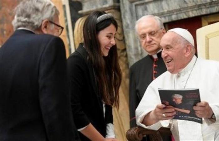 لقاء البابا فرنسيس مع الوفد الطبي لجراحة التجميل العالمي في الفاتيكان - بوراق نيوز