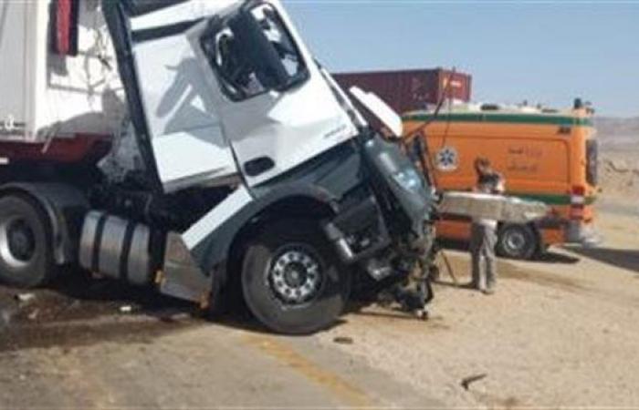 وفاة 4 أشخاص في حادث تصادم سيارتين نقل - بوراق نيوز