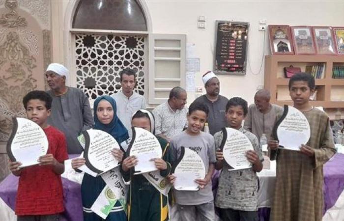 تكريم الأوائل من حفظة القرآن الكريم بمدينة الطود بالأقصر - بوراق نيوز