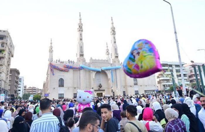 صور.. آلاف المواطنين يؤدون صلاة عيد الأضحى في مسجد الصديق بشيراتون - بوراق نيوز