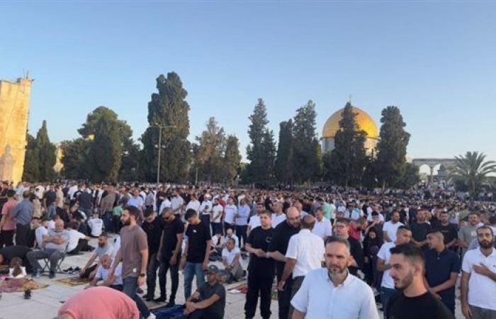 رغم اقتحام قوات الاحتلال.. 40 ألف فلسطيني يؤدون صلاة عيد الأضحى المبارك في المسجد الأقصى - بوراق نيوز