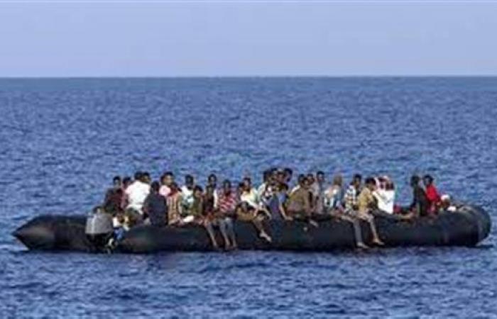 طاقم سفينة سياحية ينقذ ما يقرب من 70 مهاجرًا قبالة سواحل جزر الكناري - بوراق نيوز