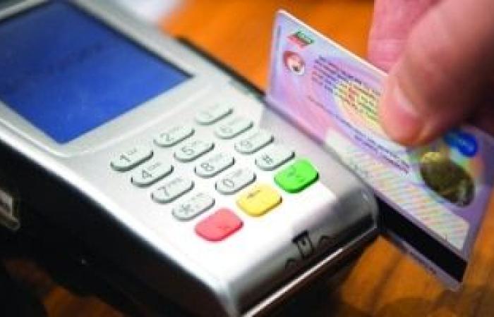 مصرفيان: إبلاغ البنك بمواعيد السفر يجنّب «غلق» البطاقات المصرفية - بوراق نيوز