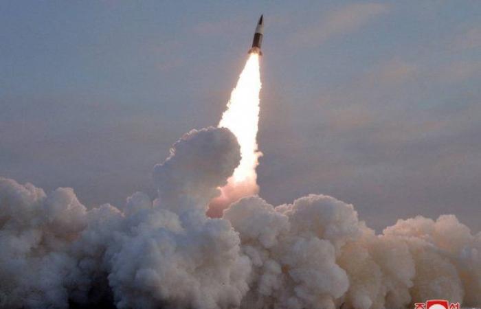 كوريا الشمالية تعلن نجاح تجربة لتطوير صاروخ متعدد الرؤوس الحربية - بوراق نيوز