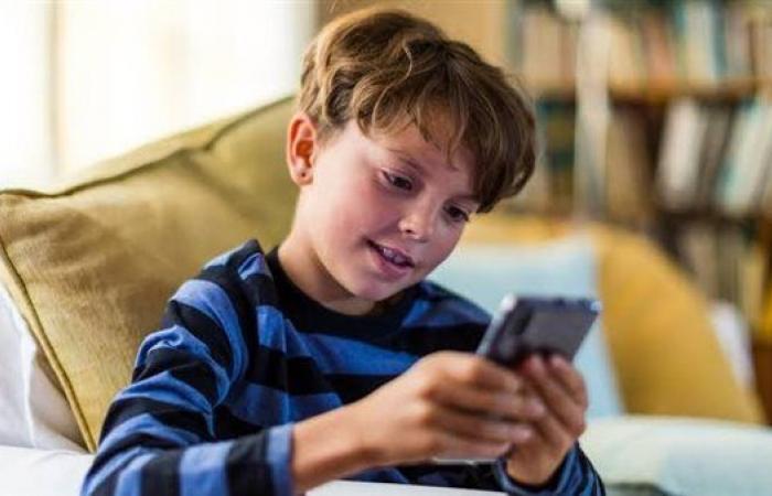 دراسة تحذر من إعطاء الأطفال الهواتف الرقمية لوقف نوبات الغضب - بوراق نيوز