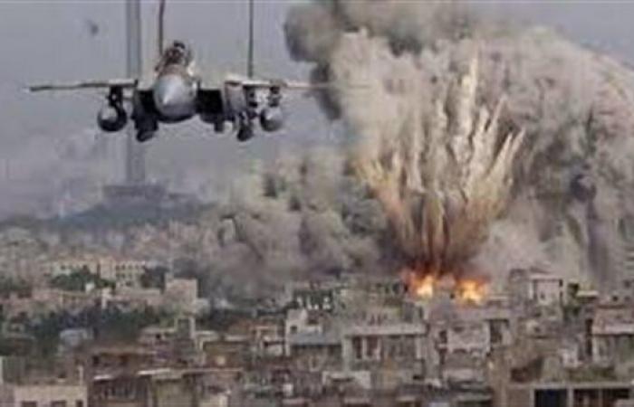 طائرة مقاتلة إسرائيلية تقصف مبنى بمخيم نور شمس للاجئين شرق طولكرم - بوراق نيوز