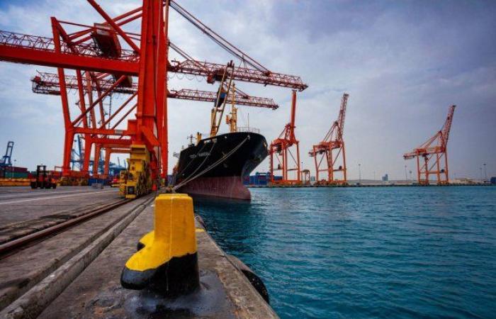 إضافة خدمة شحن جديدة بميناء جدة تعزز الربط السعودي - الصيني - بوراق نيوز
