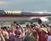 الجماهير تقف لتحية ترامب فى مطار أتلانتا مقر المناظرة مع منافسه بايدن - بوراق نيوز