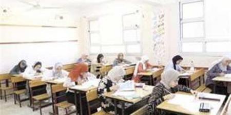 طلاب الشهادة الإعدادية يؤدون امتحانات نهاية العام بالإسكندرية - بوراق نيوز